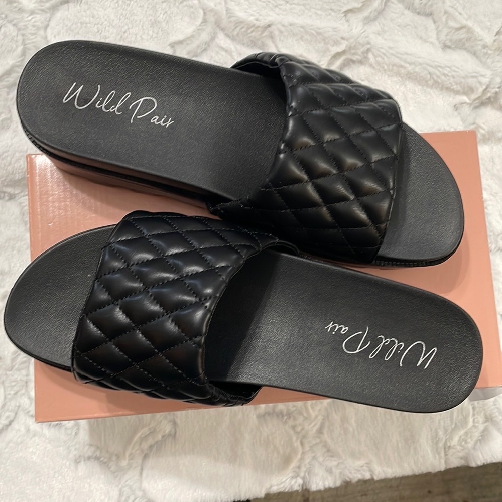 Wild Pair black quilted platform heel size 10M